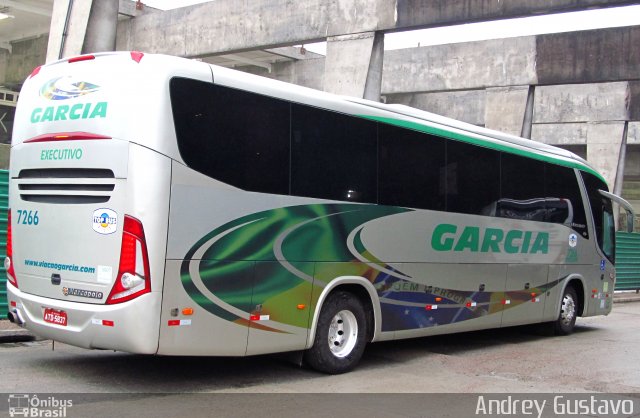 Viação Garcia 7266 na cidade de Curitiba, Paraná, Brasil, por Andrey Gustavo. Número da foto: #3482777.