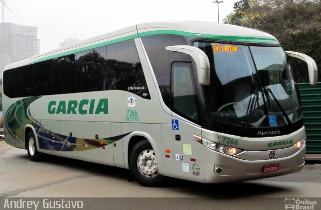 Viação Garcia 7266 na cidade de Curitiba, Paraná, Brasil, por Andrey Gustavo. ID da foto: 3482723.