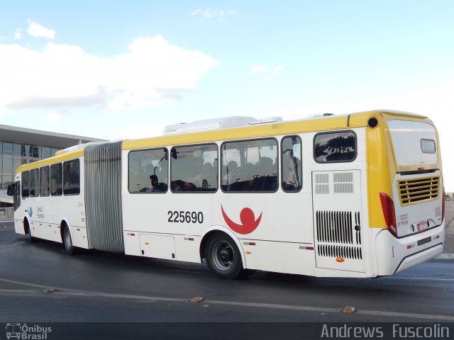 Viação Pioneira 225690 na cidade de Brasília, Distrito Federal, Brasil, por Andrews  Fuscolin. Número da foto: #3485174.