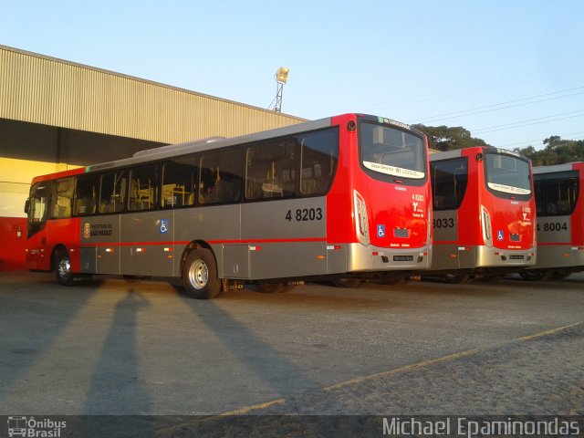 Express Transportes Urbanos Ltda 4 8203 na cidade de São Paulo, São Paulo, Brasil, por Michael Epaminondas. Número da foto: #3566226.