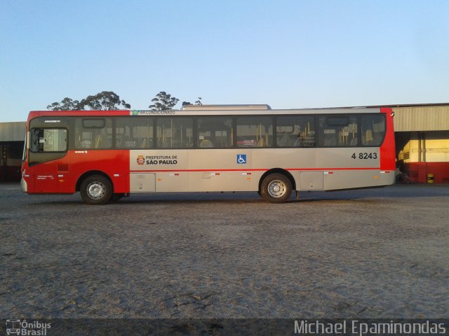 Express Transportes Urbanos Ltda 4 8243 na cidade de São Paulo, São Paulo, Brasil, por Michael Epaminondas. ID da foto: 3566219.