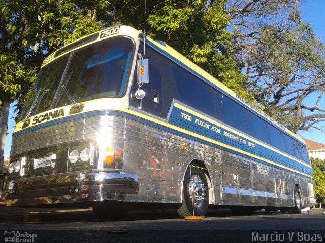 Ônibus Particulares 7500 na cidade de Poços de Caldas, Minas Gerais, Brasil, por Marcio V Boas. Número da foto: #3571078.