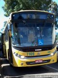 Viação Garcia 7109 na cidade de Apucarana, Paraná, Brasil, por Josino Vieira. Número da foto: #3579590.