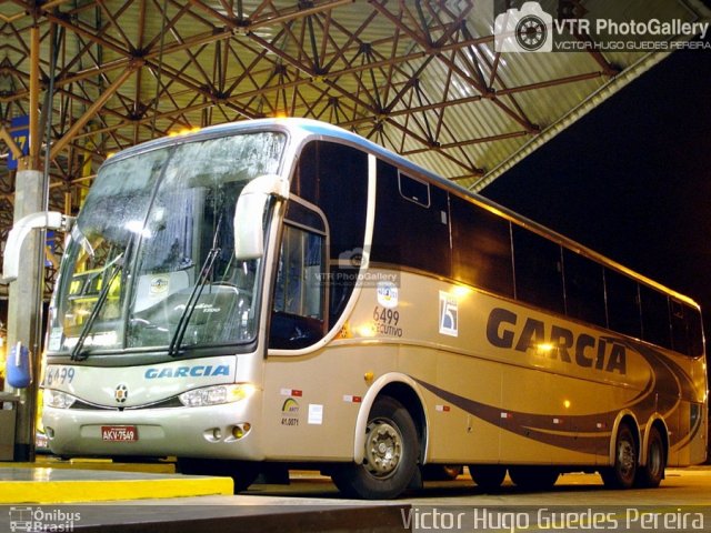 Viação Garcia 6499 na cidade de Maringá, Paraná, Brasil, por Victor Hugo Guedes Pereira. Número da foto: #3543005.