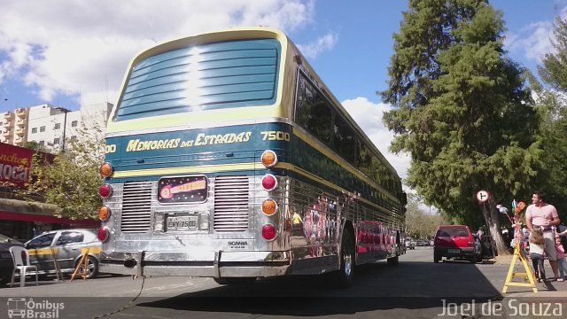 Ônibus Particulares 7500 na cidade de Poços de Caldas, Minas Gerais, Brasil, por Joel de Souza. Número da foto: #3583811.