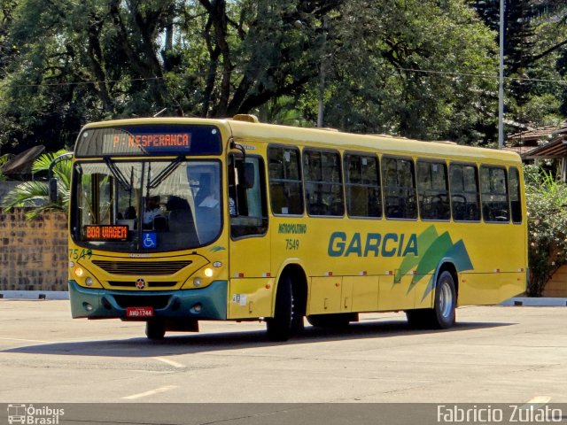 Viação Garcia 7549 na cidade de Maringá, Paraná, Brasil, por Fabricio do Nascimento Zulato. ID da foto: 3585787.