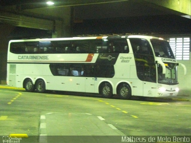 Auto Viação Catarinense 2701 na cidade de São Paulo, São Paulo, Brasil, por Matheus de Melo Bento. Número da foto: #3593061.