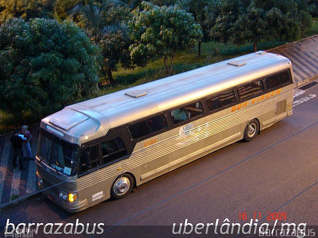 Boa Viagem Turismo 4500 na cidade de Uberlândia, Minas Gerais, Brasil, por Rodrigo Barraza. Número da foto: #3594701.