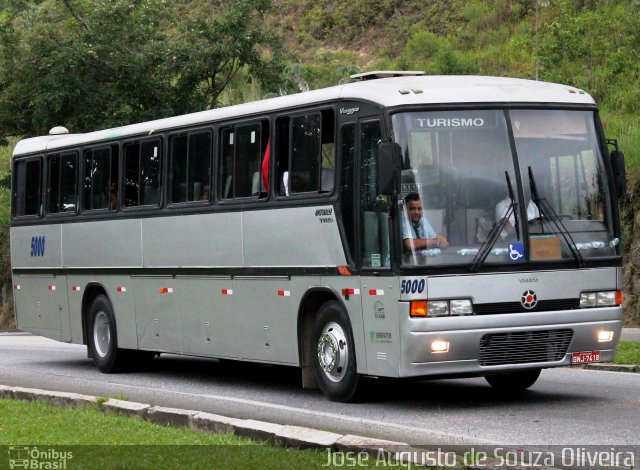 Ônibus Particulares 5000 na cidade de Barra do Piraí, Rio de Janeiro, Brasil, por José Augusto de Souza Oliveira. Número da foto: #3598045.