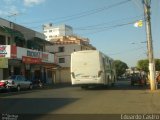 Viação Pássaro Branco 187 na cidade de Patos de Minas, Minas Gerais, Brasil, por Eduardo Castro. Número da foto: #:id.