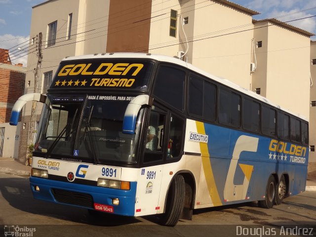 Golden Turismo 9891 na cidade de Trindade, Goiás, Brasil, por Douglas Andrez. Número da foto: #3604979.