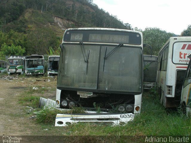 Sucata e Desmanches 6038 na cidade de Petrópolis, Rio de Janeiro, Brasil, por Adriano Duarte. Número da foto: #3606682.