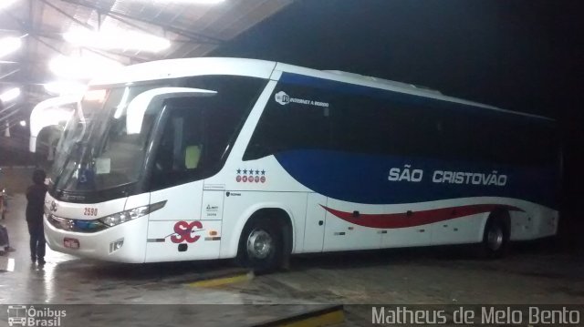 Viação São Cristóvão 2590 na cidade de Camanducaia, Minas Gerais, Brasil, por Matheus de Melo Bento. Número da foto: #3554244.