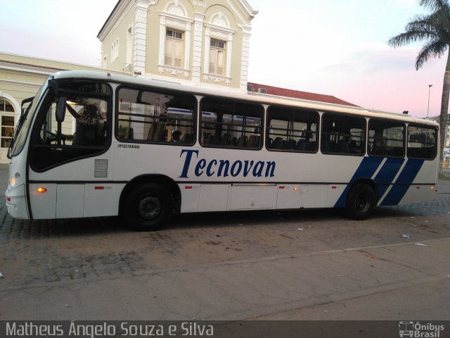 Transportadora Turística Tecnovan 5012 na cidade de Valença, Rio de Janeiro, Brasil, por Matheus Ângelo Souza e Silva. Número da foto: #3610055.