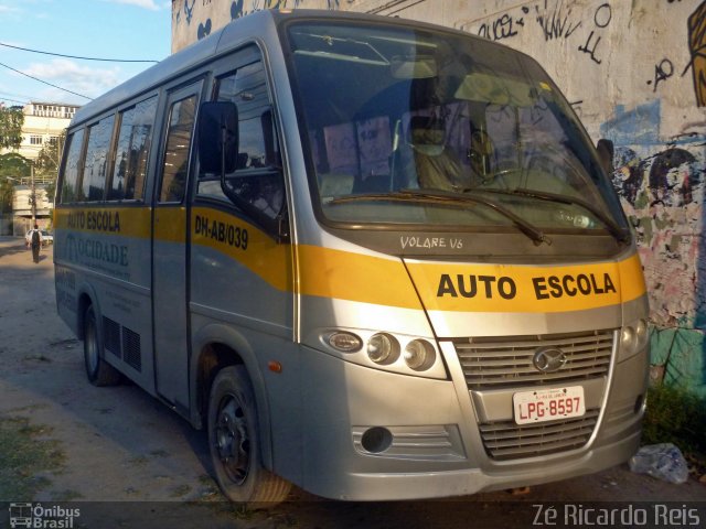 Auto-Escola Mocidade DH-AB/039 na cidade de Rio de Janeiro, Rio de Janeiro, Brasil, por Zé Ricardo Reis. Número da foto: #3636893.