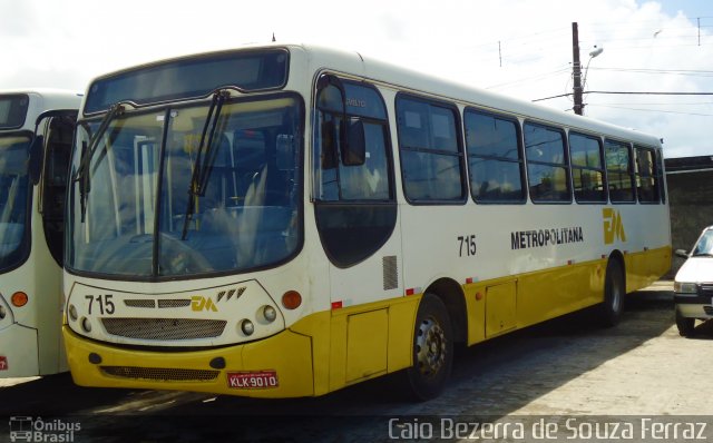 Empresa Metropolitana 715 na cidade de Recife, Pernambuco, Brasil, por Caio Ferraz. ID da foto: 3639105.