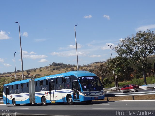 Metrobus 1144 na cidade de Trindade, Goiás, Brasil, por Douglas Andrez. Número da foto: #3640798.