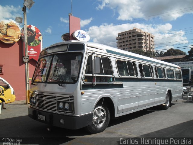 Ônibus Particulares GPC3647 na cidade de Itaúna, Minas Gerais, Brasil, por Carlos Henrique Pereira. Número da foto: #3645437.