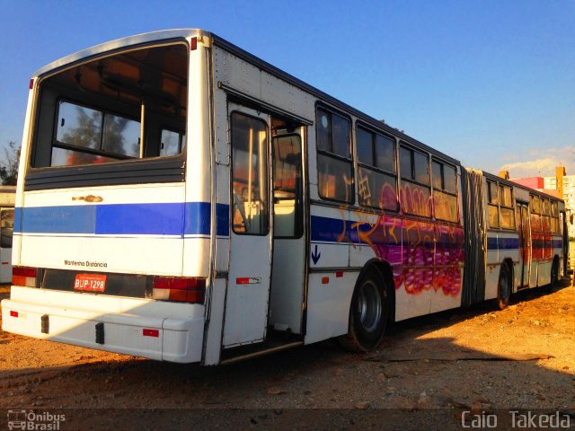 Sucata e Desmanches 8019 na cidade de Osasco, São Paulo, Brasil, por Caio  Takeda. ID da foto: 3648251.