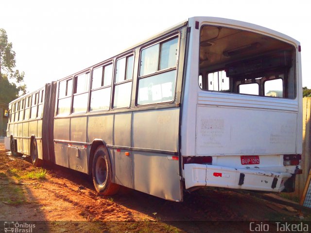 Sucata e Desmanches 8020 na cidade de Osasco, São Paulo, Brasil, por Caio  Takeda. Número da foto: #3648263.