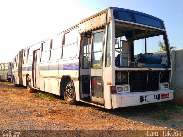 Sucata e Desmanches 8008 na cidade de Osasco, São Paulo, Brasil, por Caio  Takeda. Número da foto: #3648272.