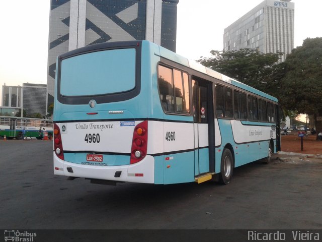 UTB - União Transporte Brasília 4960 na cidade de Brasília, Distrito Federal, Brasil, por Ricardo Vieira. Número da foto: #3659015.