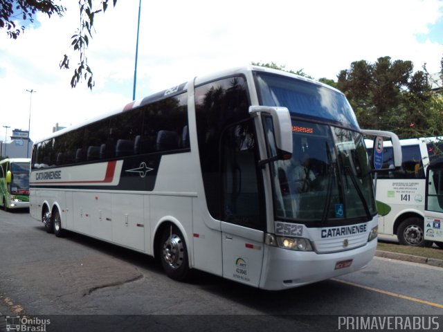 Auto Viação Catarinense 2523 na cidade de Curitiba, Paraná, Brasil, por Alexandre Rodrigo. ID da foto: 3657568.