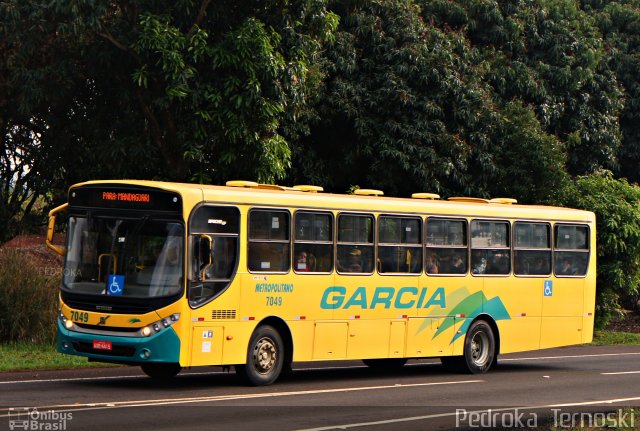 Viação Garcia 7049 na cidade de Apucarana, Paraná, Brasil, por Pedroka Ternoski. ID da foto: 3669847.