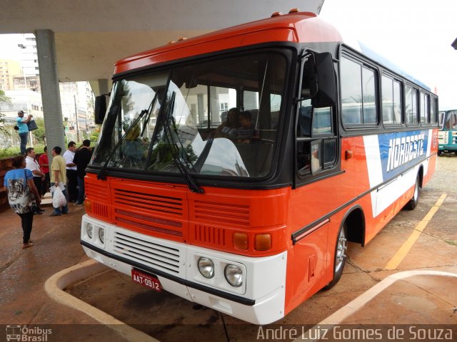 Expresso Nordeste 1153 na cidade de Londrina, Paraná, Brasil, por André Luiz Gomes de Souza. ID da foto: 3670193.