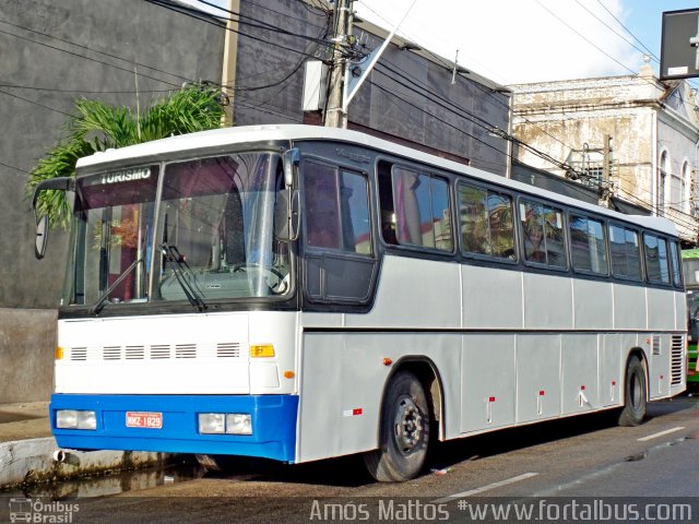 Ônibus Particulares 1829 na cidade de Fortaleza, Ceará, Brasil, por Amós  Mattos. Número da foto: #3673140.