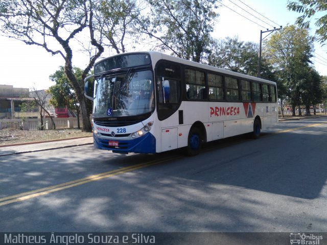 Viação Princesa da Serra 228 na cidade de Valença, Rio de Janeiro, Brasil, por Matheus Ângelo Souza e Silva. Número da foto: #3616561.