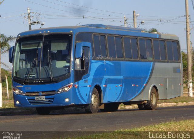 Vera Cruz Transporte e Turismo 030 na cidade de Araxá, Minas Gerais, Brasil, por Lucas Borges . Número da foto: #3617582.