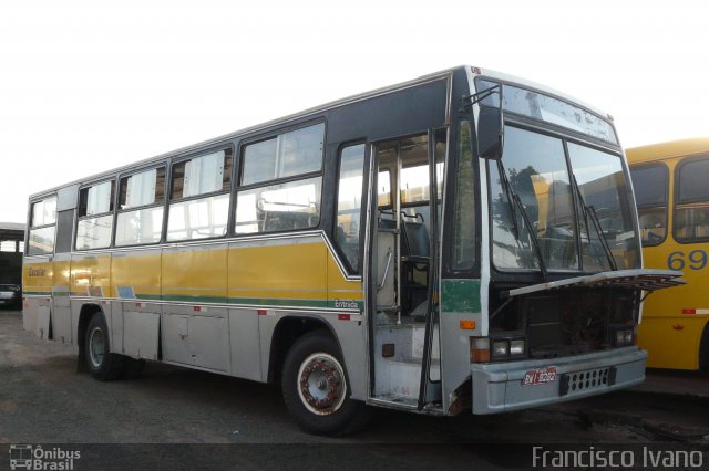 Ônibus Particulares 8282 na cidade de Assis, São Paulo, Brasil, por Francisco Ivano. Número da foto: #3618412.