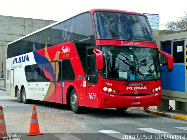 Pluma Conforto e Turismo 7014 na cidade de Curitiba, Paraná, Brasil, por Júlio César de Oliveira. ID da foto: 3627797.